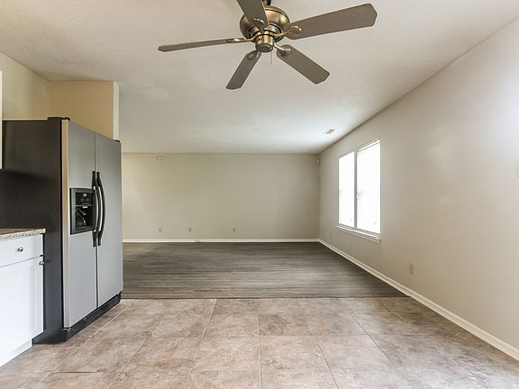 5th image of 9158 Blue Pine Dr