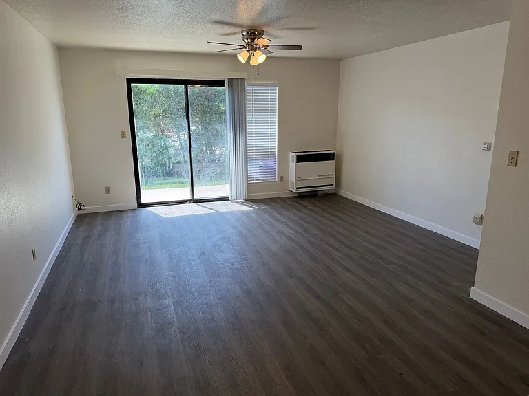 1736 Cable St #3 — Photo 12