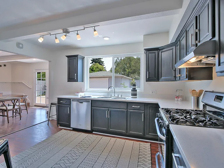 546 Hamilton Ave — Photo 11