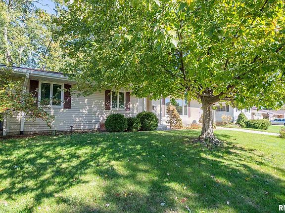 3rd image of 2725 W Creston Ln
