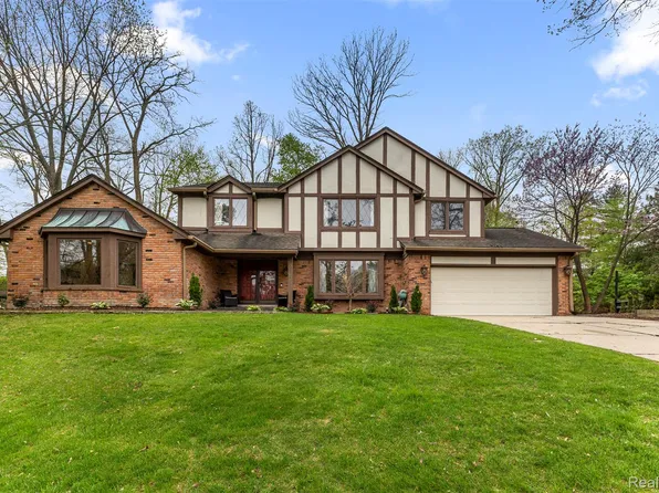 38605 Deerwood Ct, Northville, MI 48167