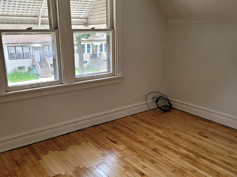 4006 S Campbell Ave — Photo 5