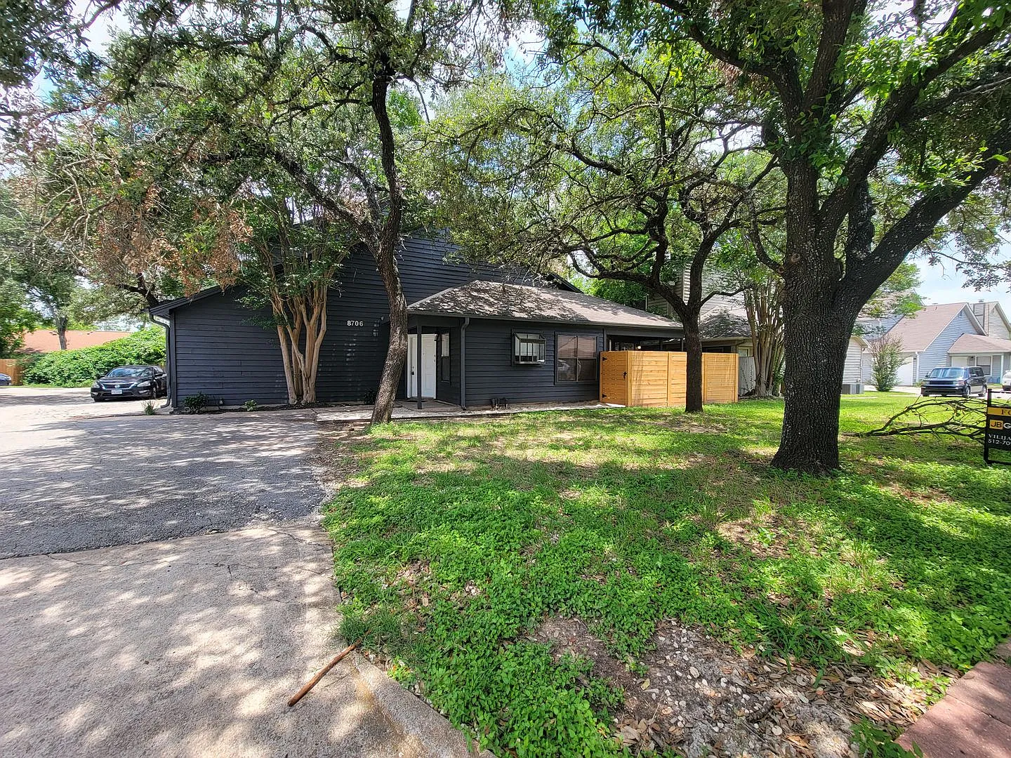 Spacious 3 Bed, 2.5 Bath Austin Home with Garage & Fenced Yard! — Photo 2
