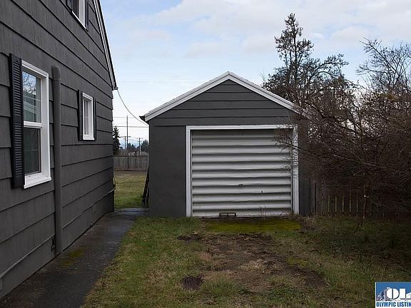 3rd image of 123 E Orcas Ave
