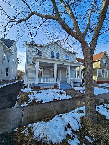 918 Villa St Photo 1