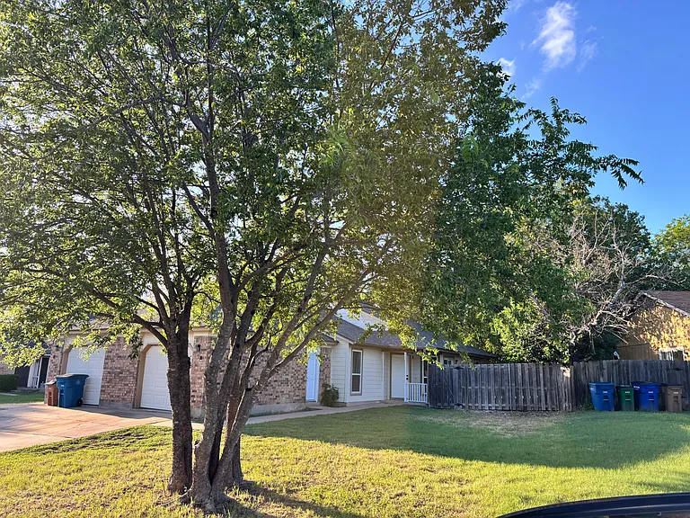 2008 Leeann Dr #A — Photo 1