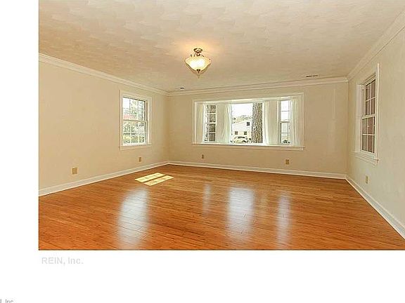 4th image of 5105 Lake Cir