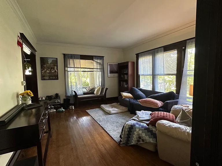 528 Glenwood Ave SE — Photo 3