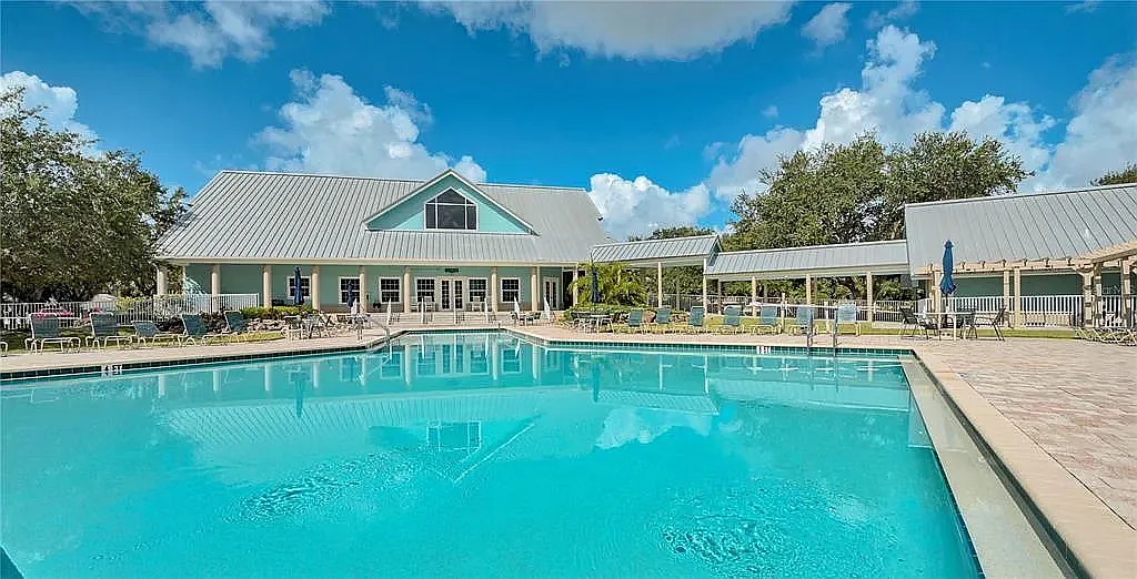 2 bed, 1.5 bath, 856 sqft, $1,700 — Photo 2