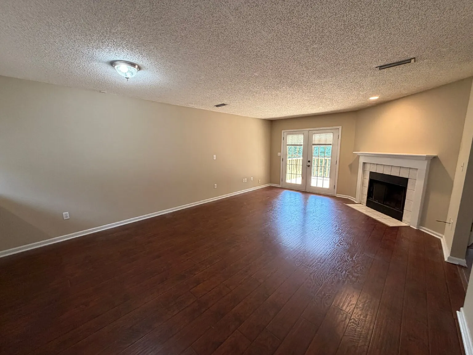 3 bed, 2.0 bath, $1,100 — Photo 4
