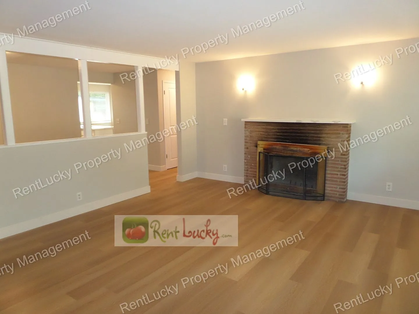 Beautiful! Unique & Freshly Updated 3-Bedroom Rambler In Great Des Moines Location!! — Photo 4