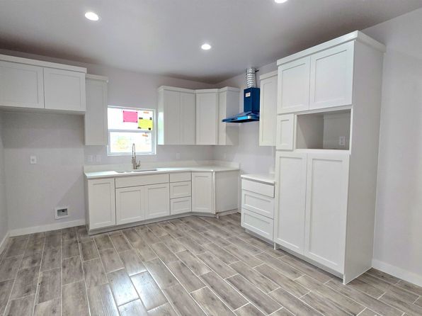 laredo-texas-447523657 picture