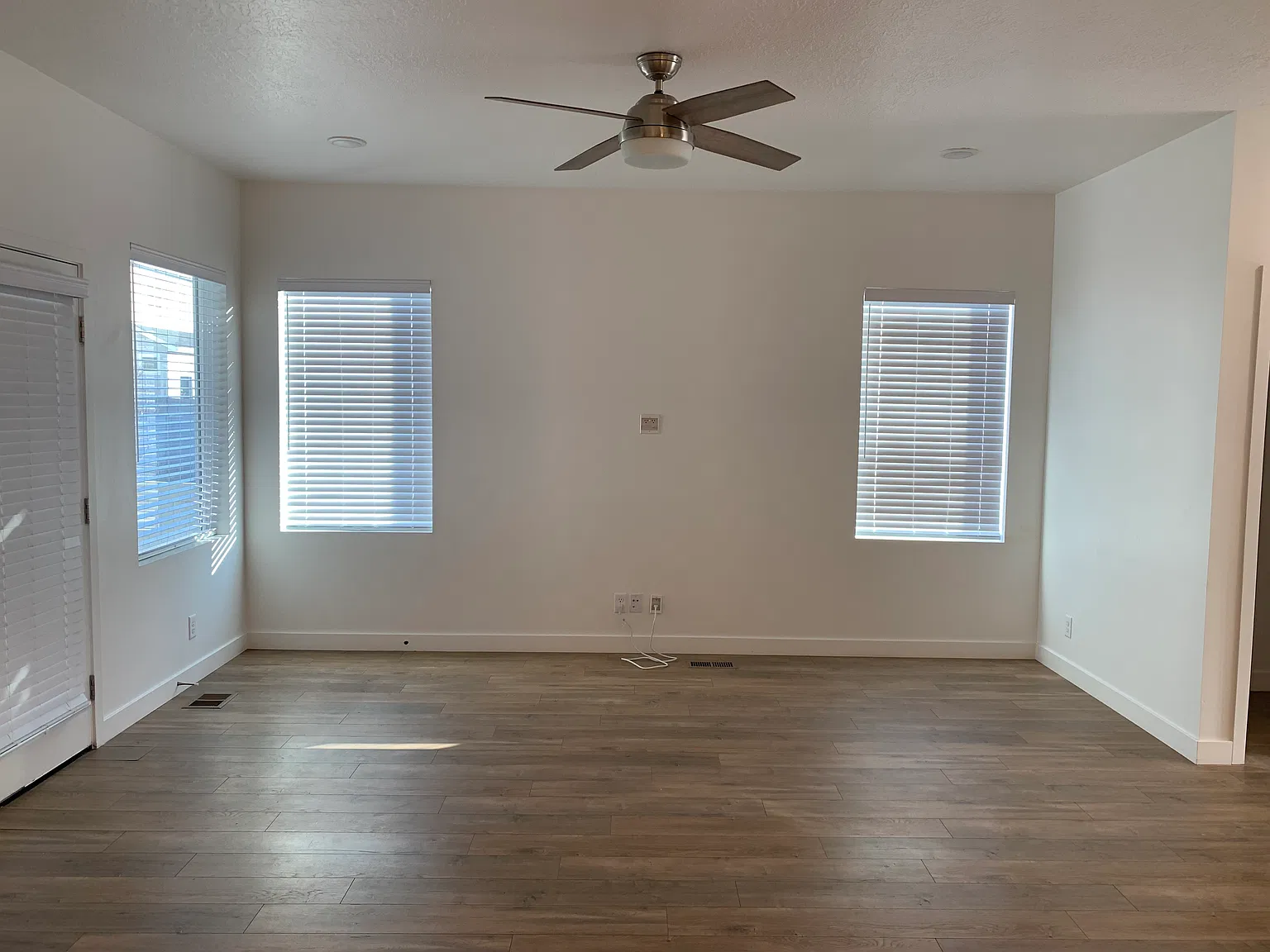 4 bed, 2.5 bath, 2800 sqft, $2,800 — Photo 3