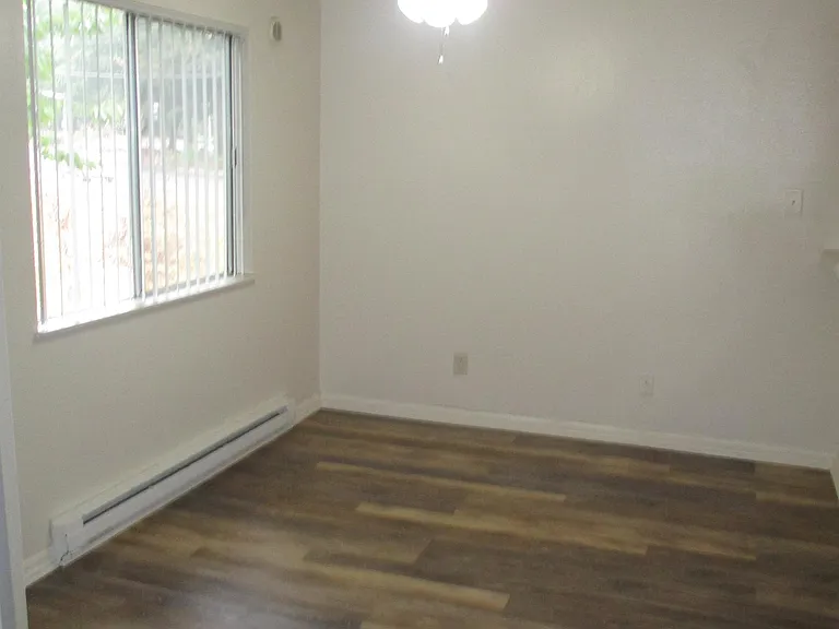 2101 NE Kane Dr — Photo 2