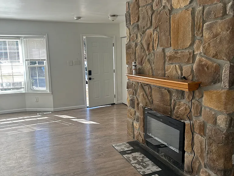 6913 Woodstream Ln — Photo 3