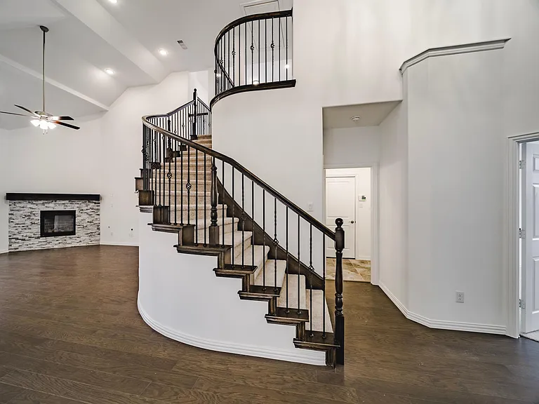 504 Waters Way — Photo 4