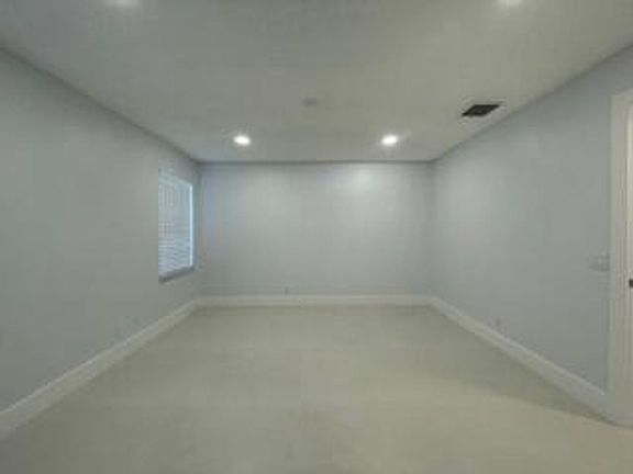 5th image of 1630 Zenith Way #1630