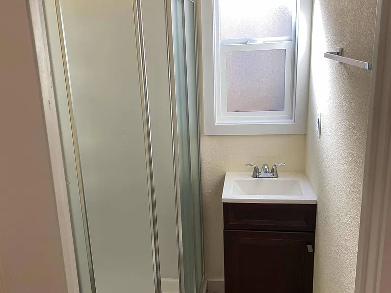 6410 N Paramount Blvd — Photo 4
