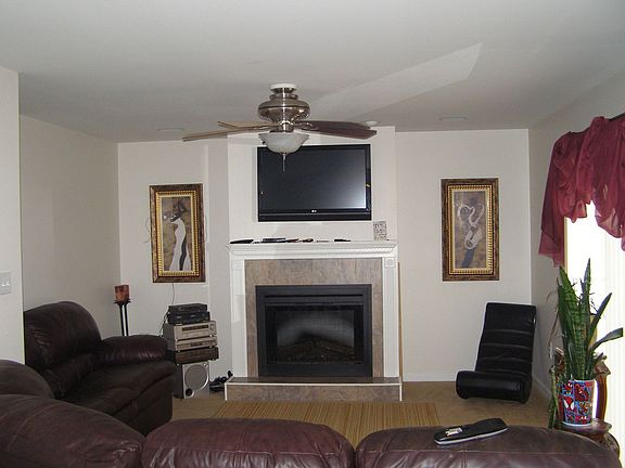 Living Room w/ extras!