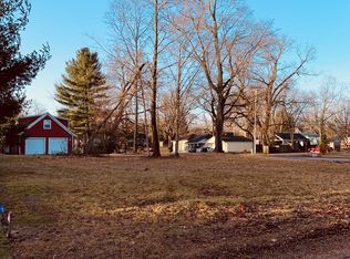 27 Lawn St, Douglas, MI 49406