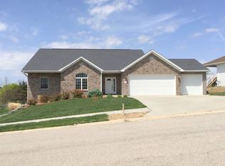 911 Covered Bridge Rd, Beatrice, NE 68310