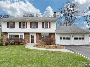4 Fox Hollow Rd, Ramsey, NJ 07446