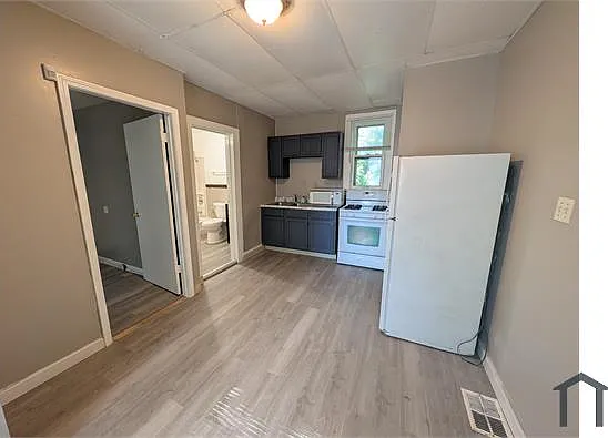 1 bed, 696 sqft, $1,000 — Photo 4
