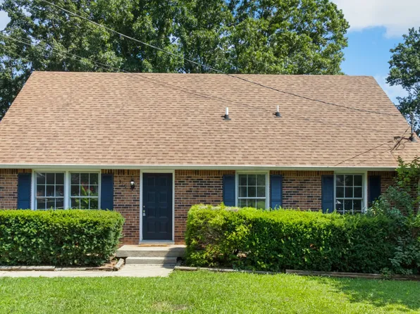 319 Mills Dr, Clarksville, TN 37042