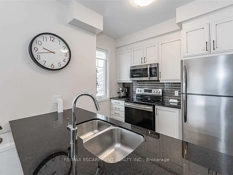 10 Showers Ln — Photo 9