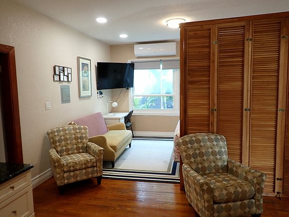 4th image of 809 4th Ave N #2
