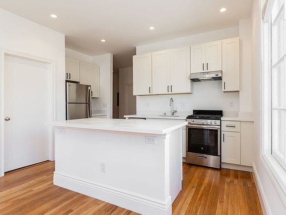5th image of 657 Powell St #503