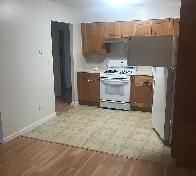 2nd image of 14741 Sanford Ave Fl 2