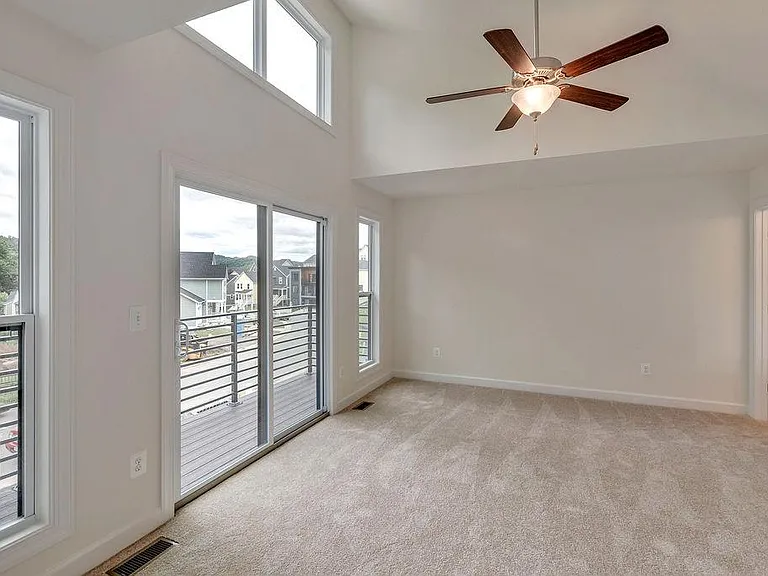 958 Belvedere Blvd — Photo 10