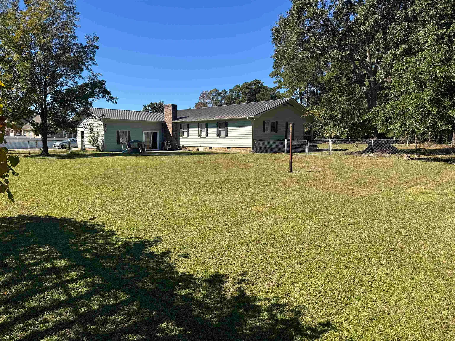 4 bed, 2.0 bath, 2020 sqft, $2,250 — Photo 3