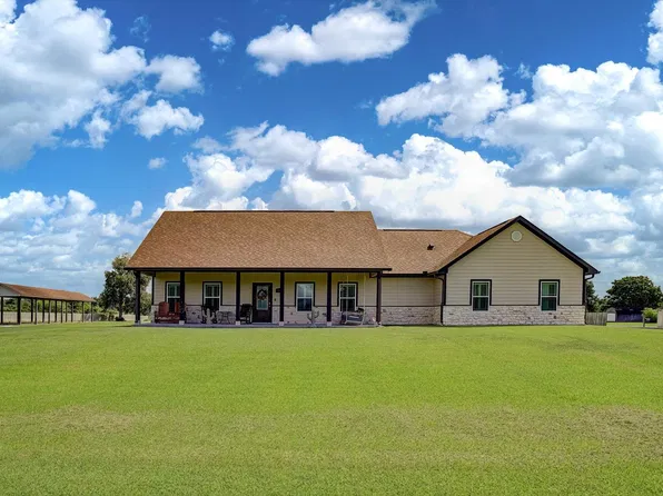 105 Baker Rd, Winnie, TX 77665
