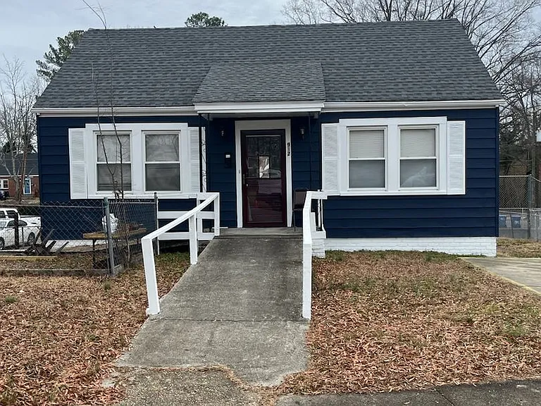 912 Alma St — Photo 1