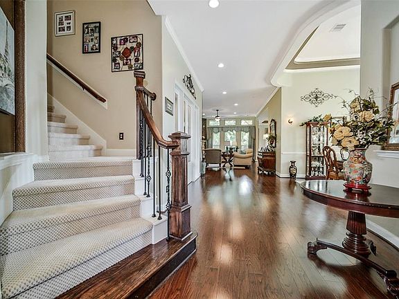 4th image of 102 Little Ivy Ln