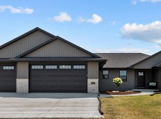 W2321 Warren Trl, Appleton, WI 54913