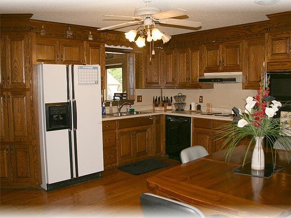 Eat-in Kitchen