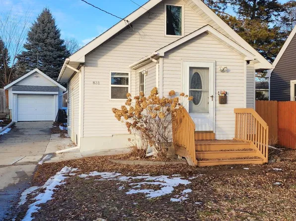 831 7th St NW, Rochester, MN 55901