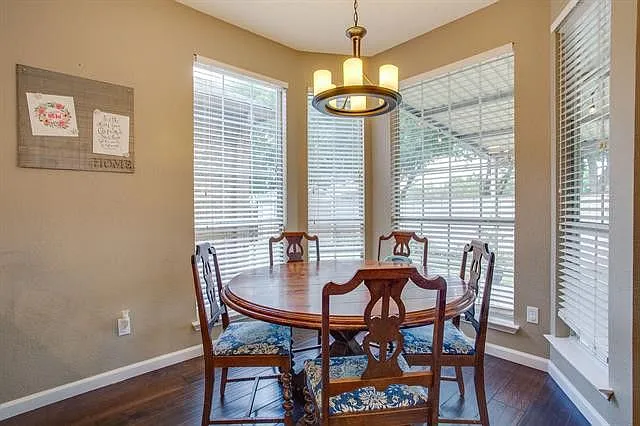2309 Claremont Ct — Photo 14