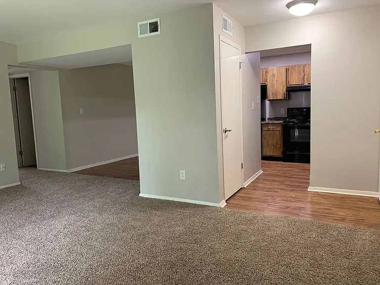 119 Scarborough Ct #H2 — Photo 3
