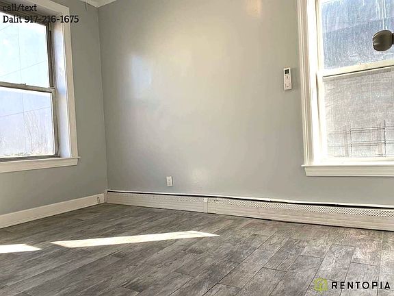 5th image of 206 Calyer St #2B
