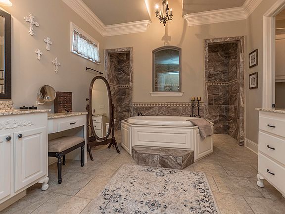 4th image of 300 Flora Springs Dr
