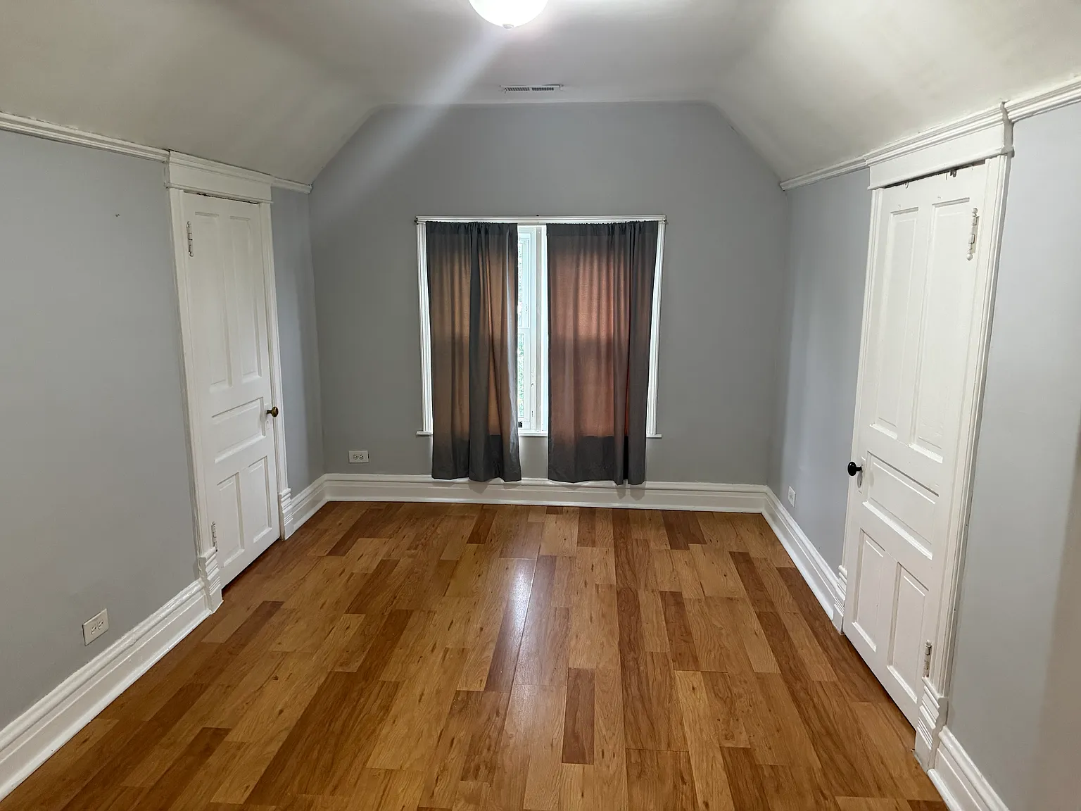 2 bed, 700 sqft, $1,400 — Photo 2