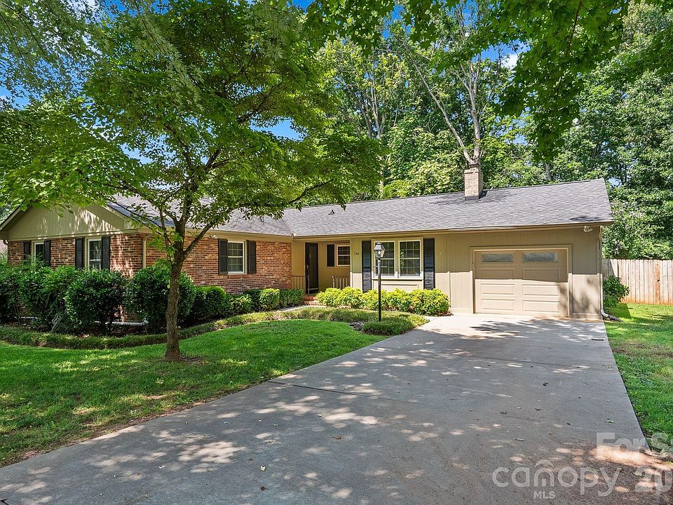 1st image of 138 Castlerock Dr