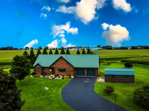 5 Corbett Dr, Watseka, IL 60970