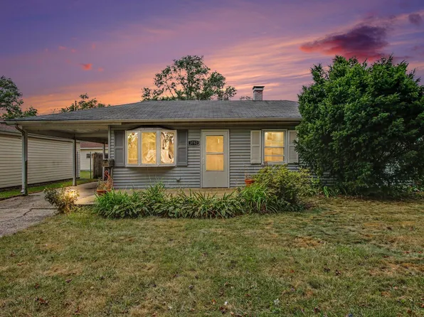 3752 Sandusky St, Hobart, IN 46342