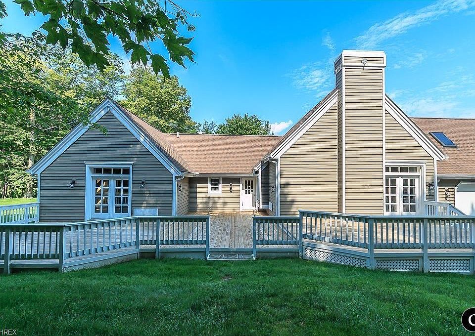 10275 Sawmill Dr, Chardon, OH 44024 Zillow