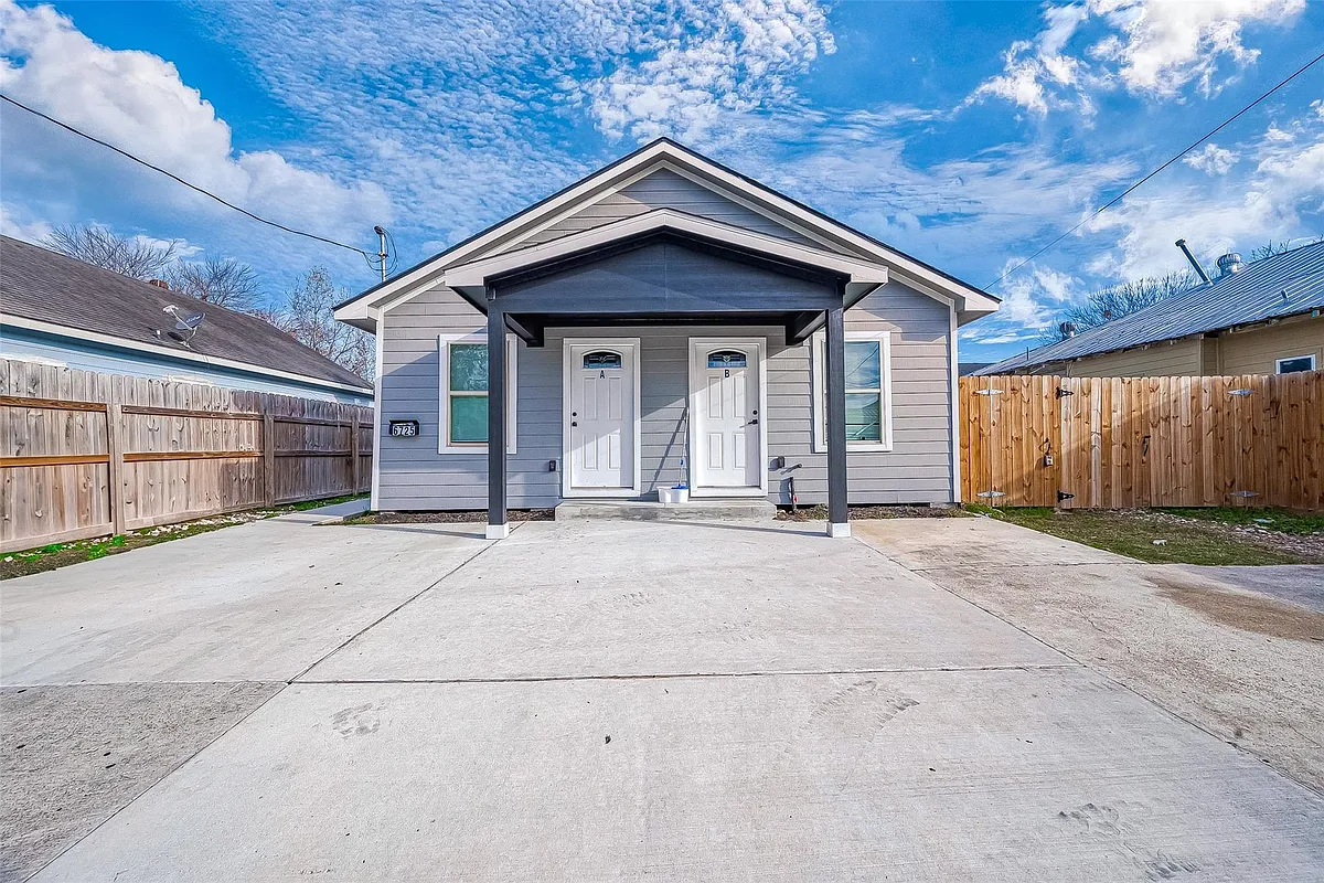 Photo 1 of 33 - 6725 Avenue K #B - Houston, TX Primary Photo - 6725 Avenue K #B
